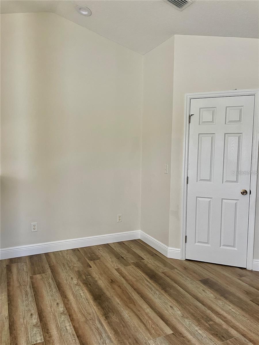 Image 11 of 16 For 445 Desoto Street