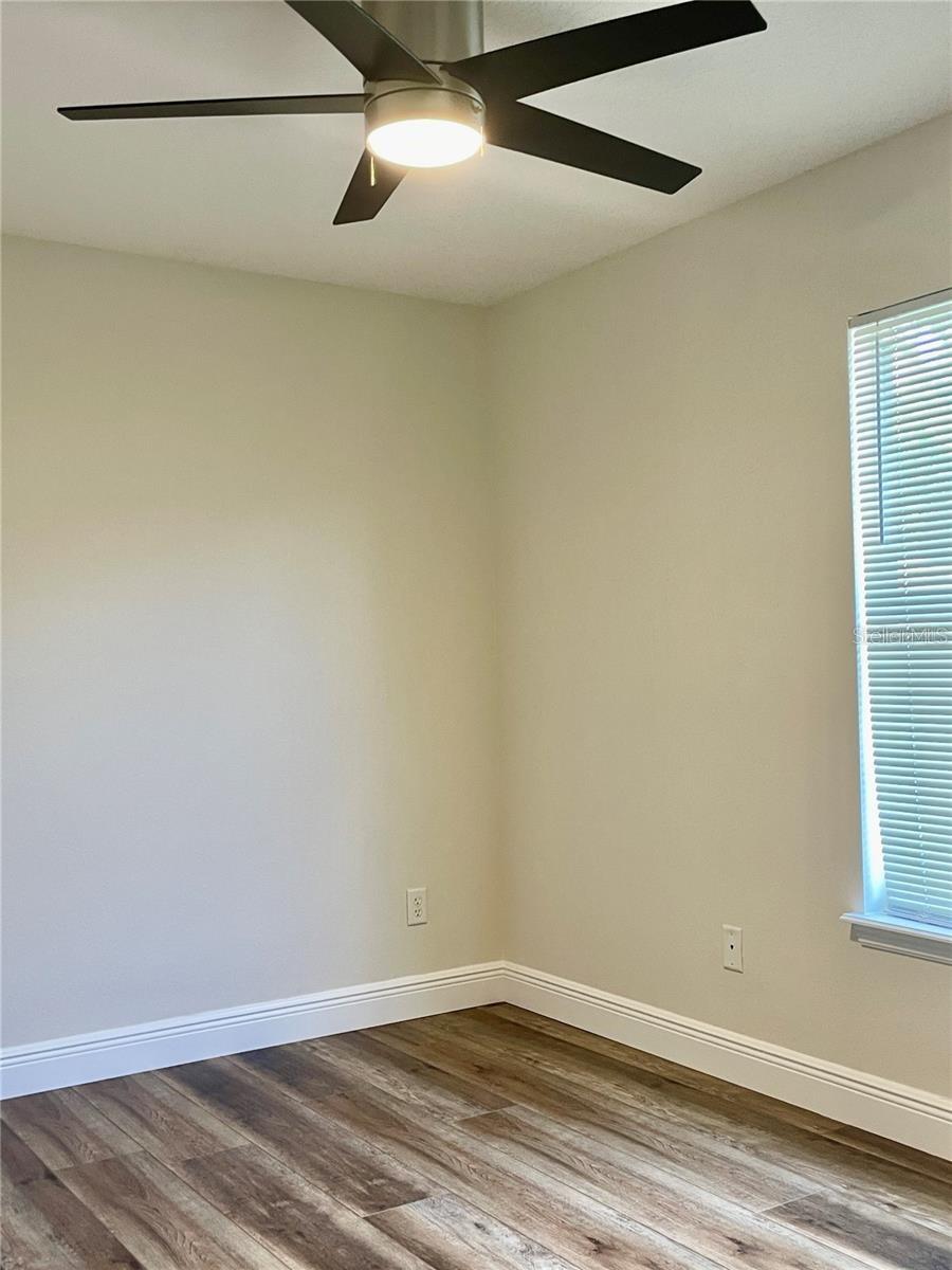 Image 14 of 16 For 445 Desoto Street