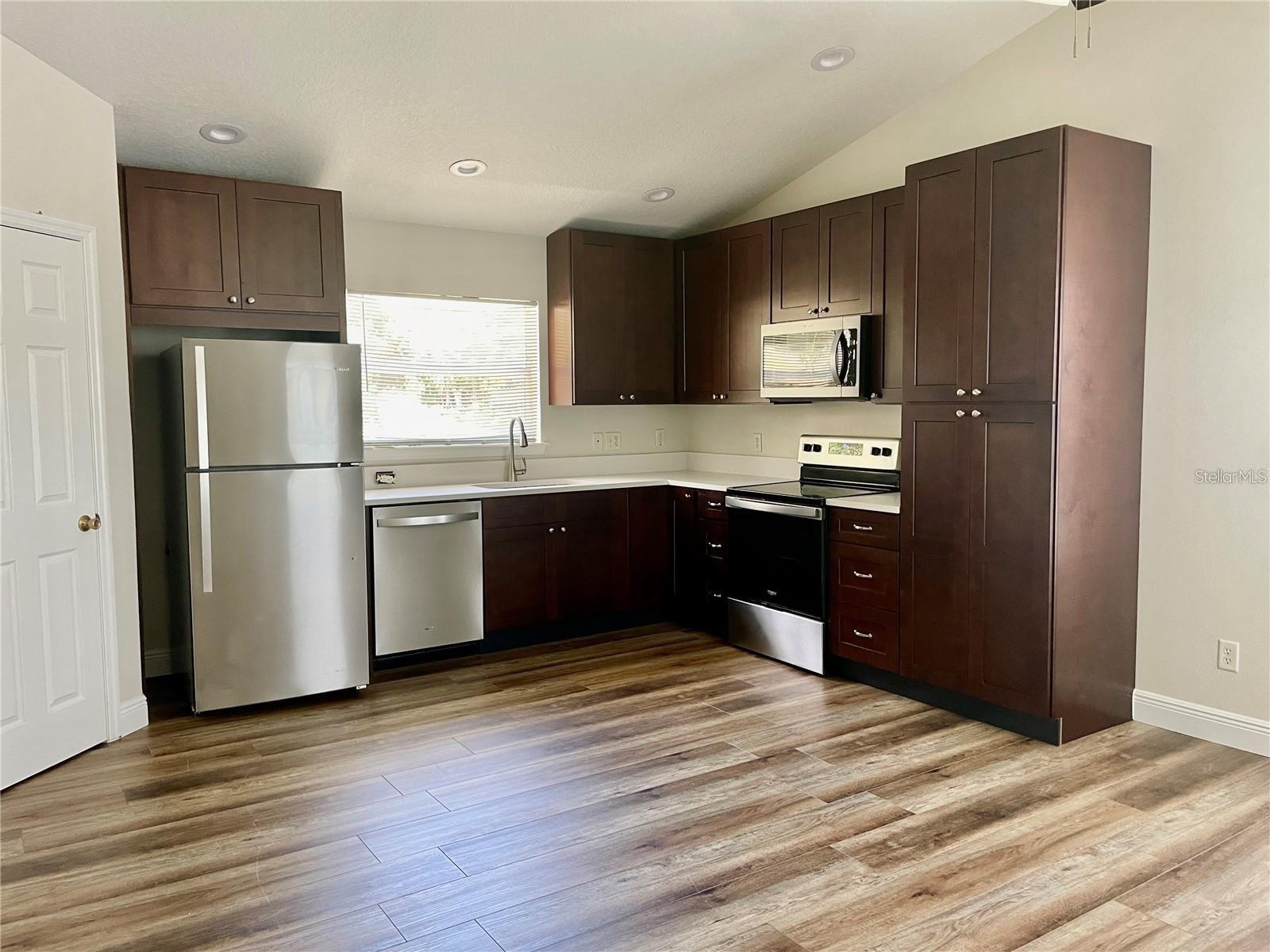 Image 3 of 16 For 445 Desoto Street