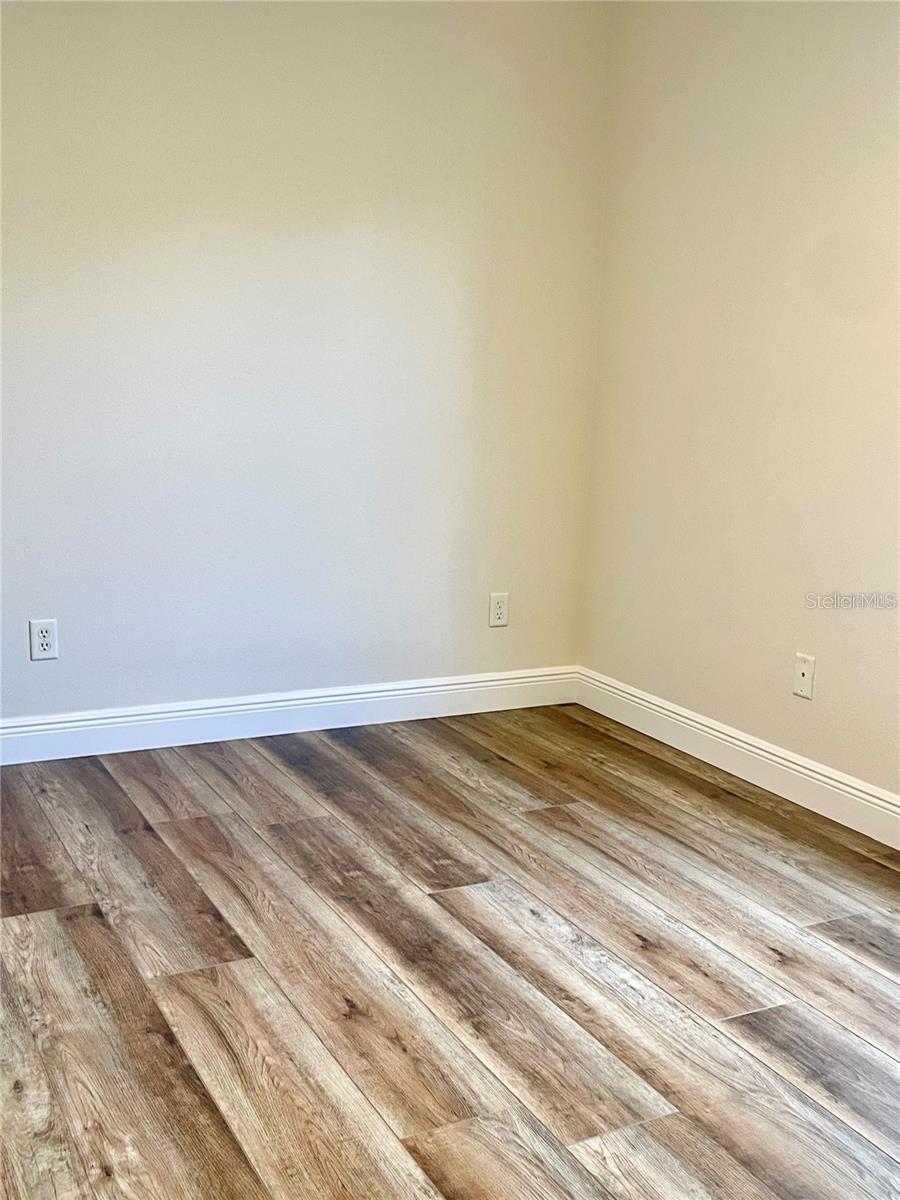 Image 9 of 16 For 445 Desoto Street