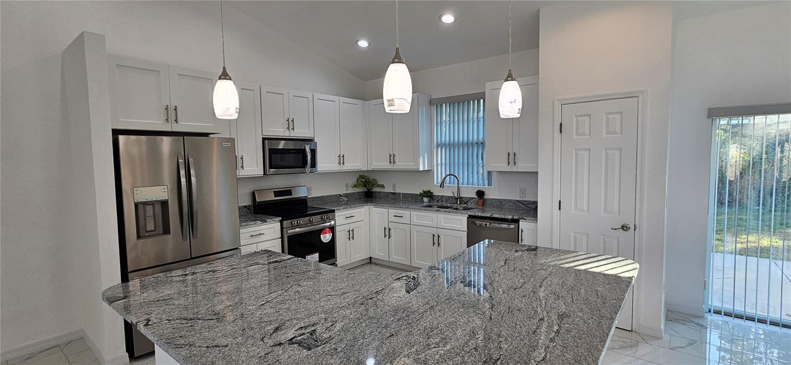 Image 12 of 36 For 17271 Peggy Avenue