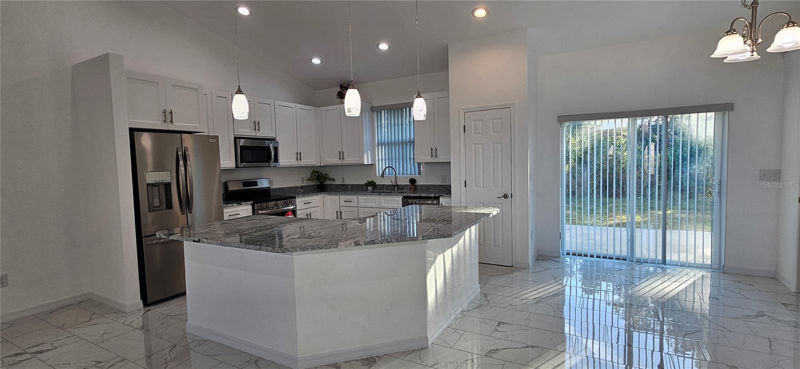 Image 5 of 36 For 17271 Peggy Avenue