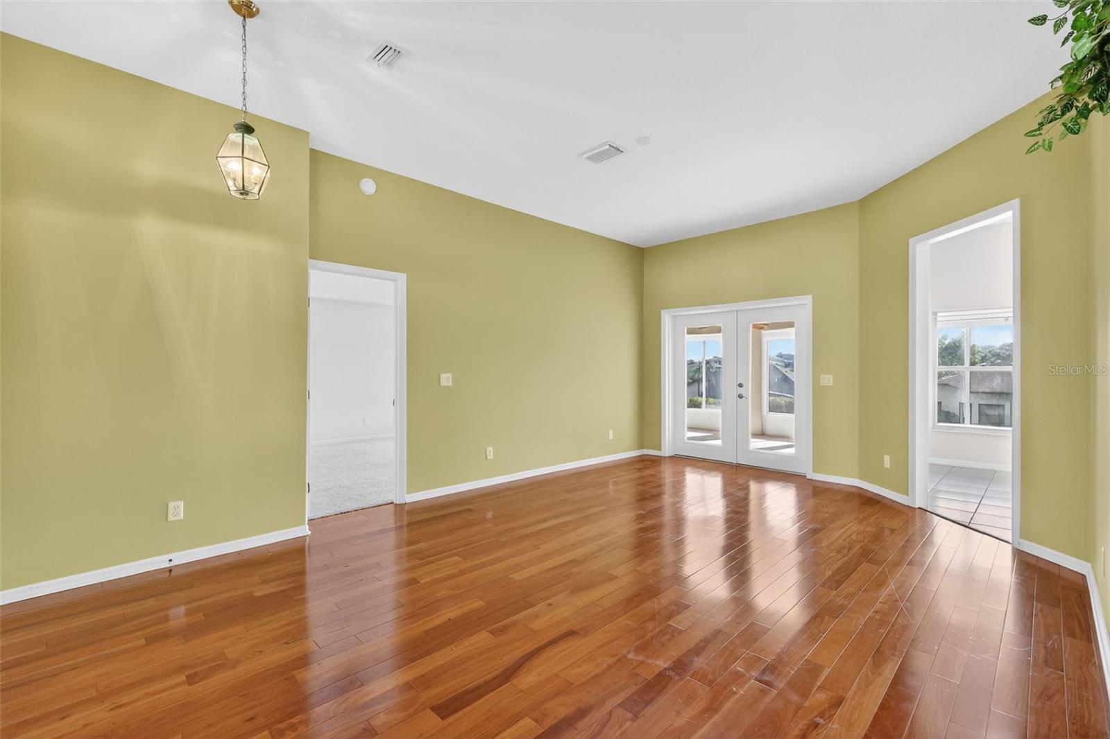 Image 13 of 46 For 5524 Saddleback Court