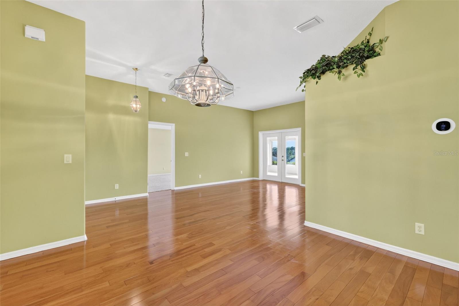 Image 15 of 46 For 5524 Saddleback Court