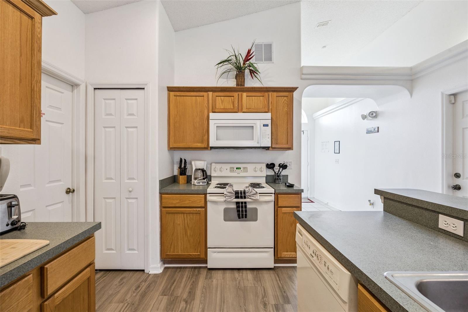 Image 13 of 45 For 16649 Rolling Green Drive