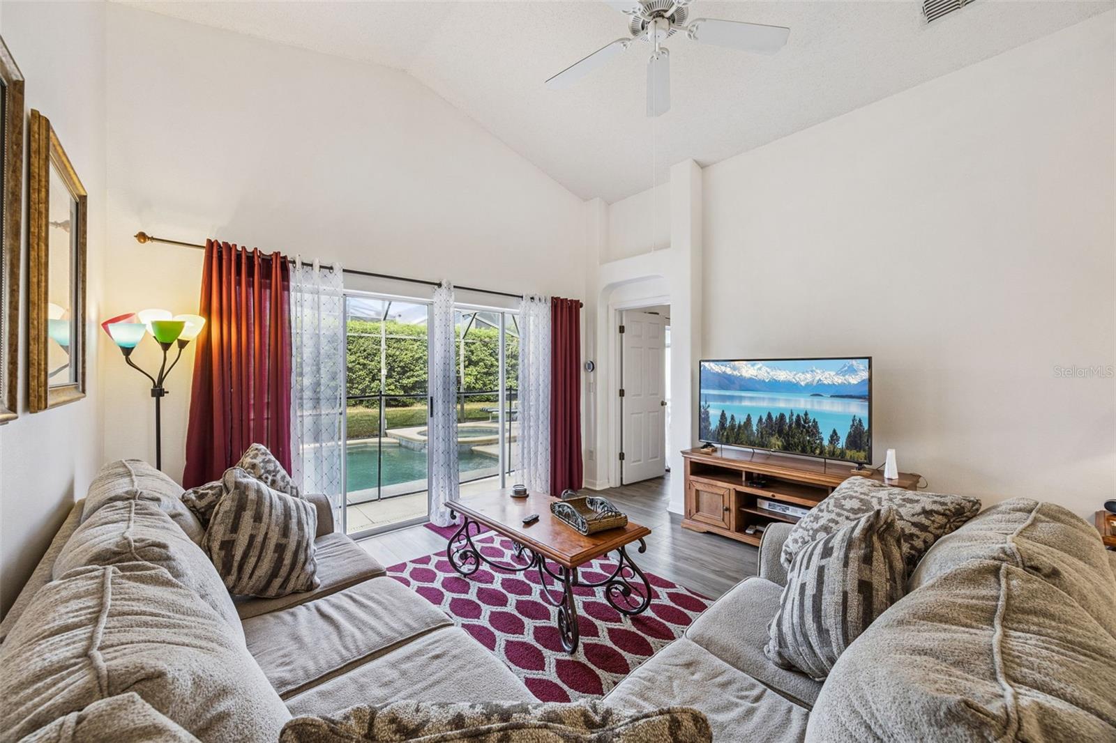 Image 18 of 45 For 16649 Rolling Green Drive