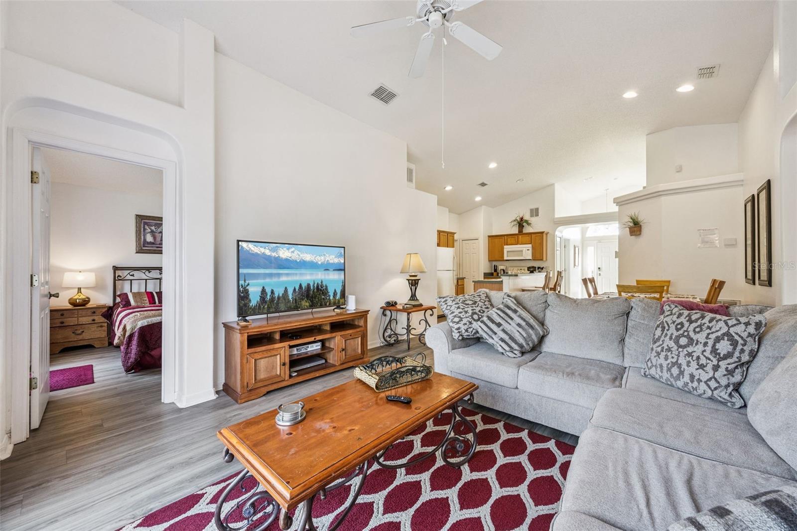 Image 19 of 45 For 16649 Rolling Green Drive