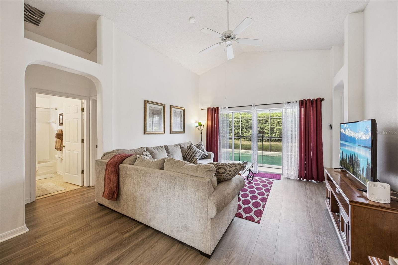 Image 20 of 45 For 16649 Rolling Green Drive