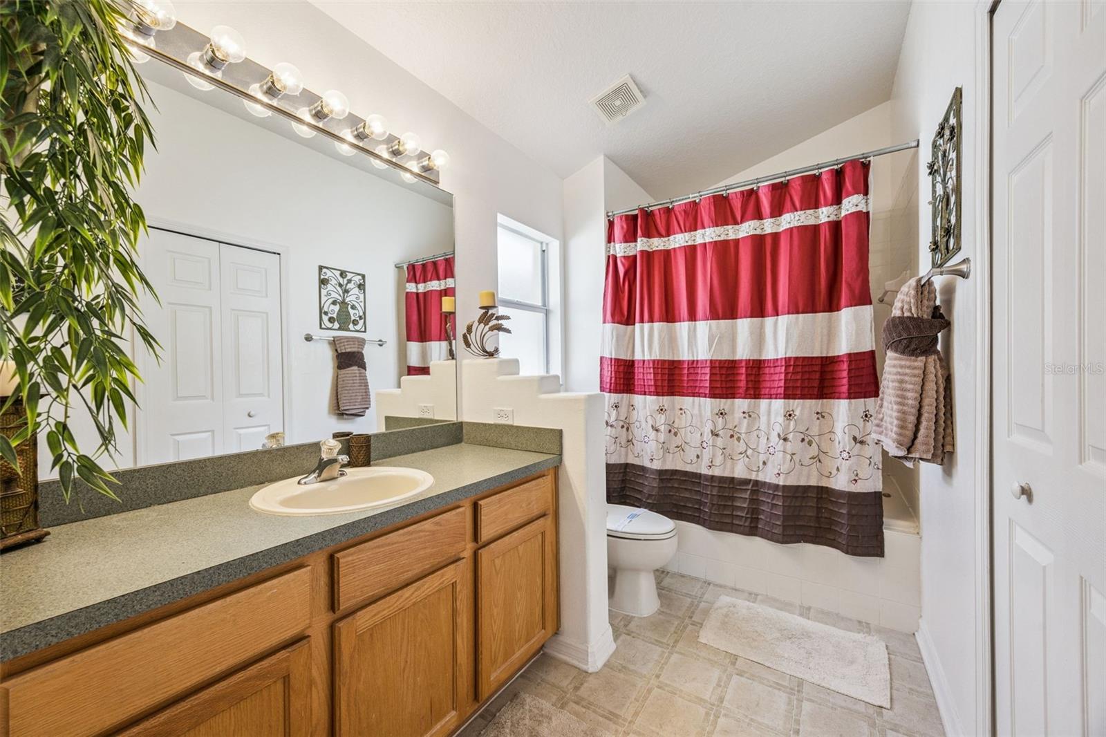 Image 24 of 45 For 16649 Rolling Green Drive