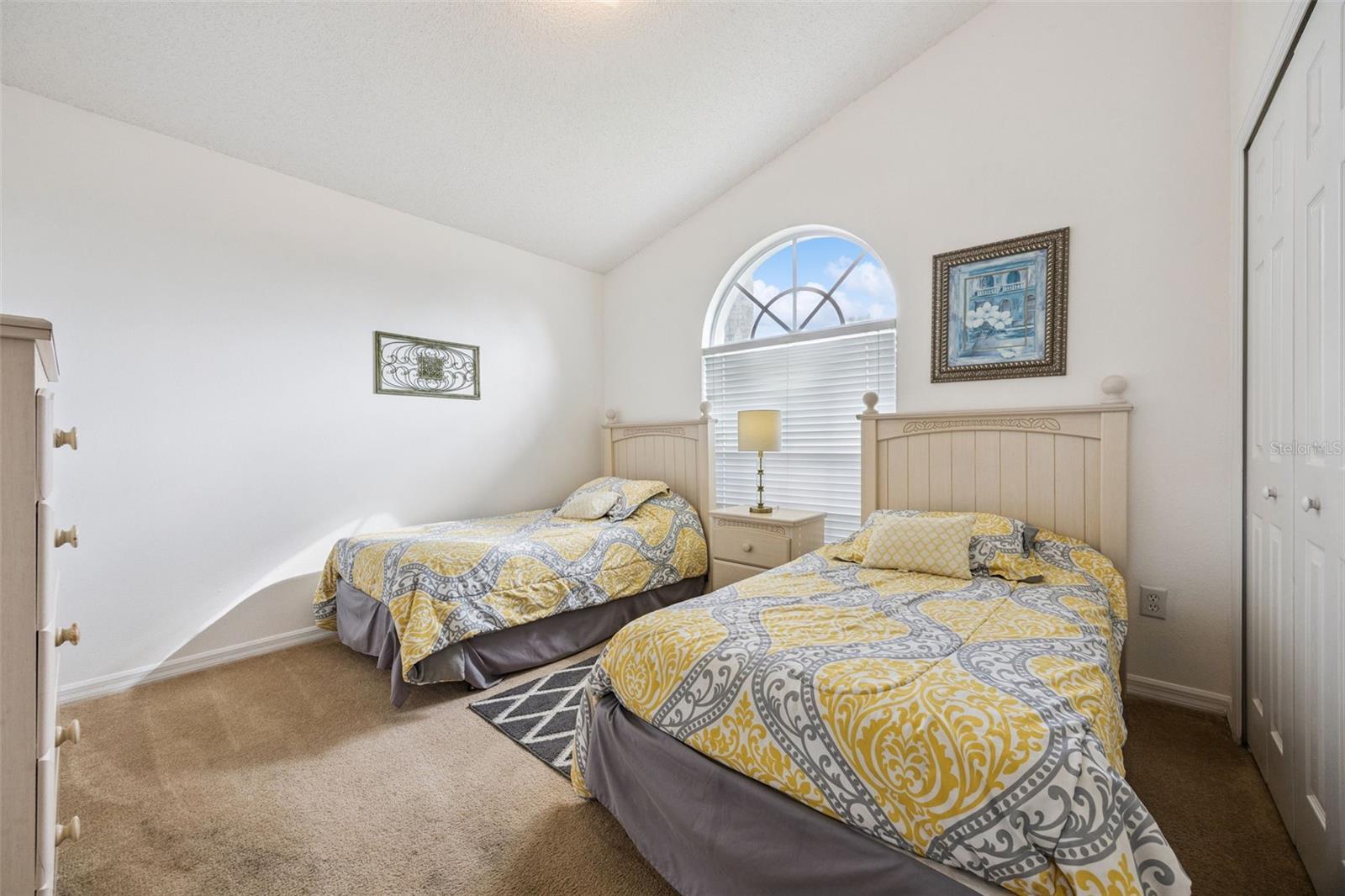 Image 7 of 45 For 16649 Rolling Green Drive