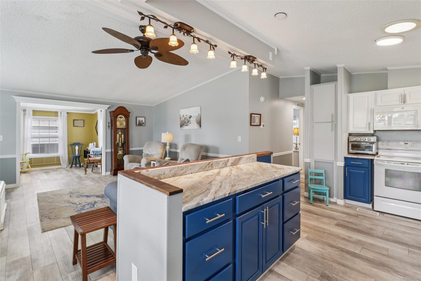 Image 12 of 27 For 1001 Matthew Avenue