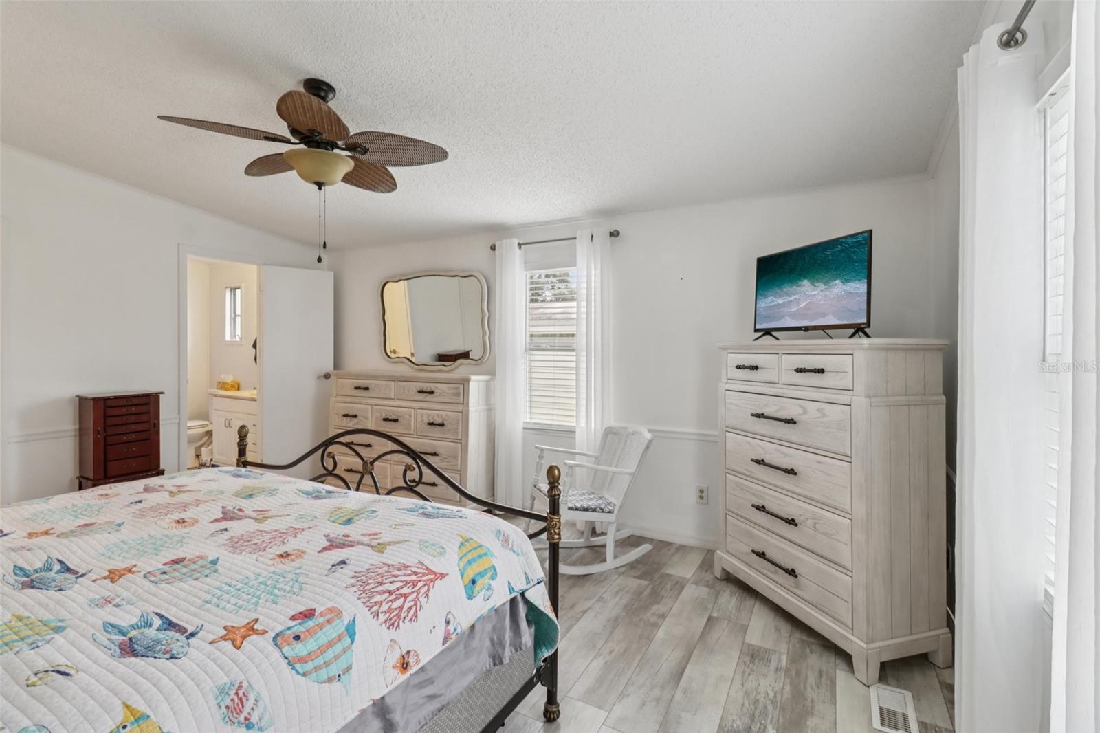 Image 18 of 27 For 1001 Matthew Avenue