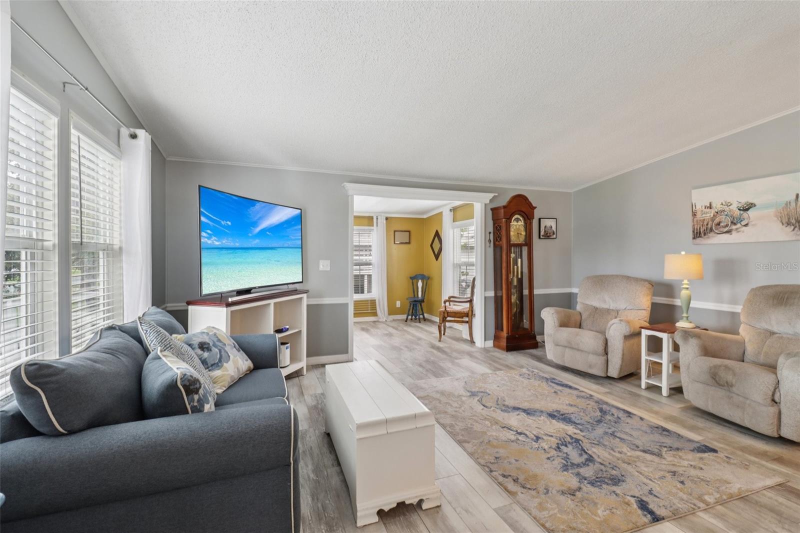 Image 7 of 27 For 1001 Matthew Avenue