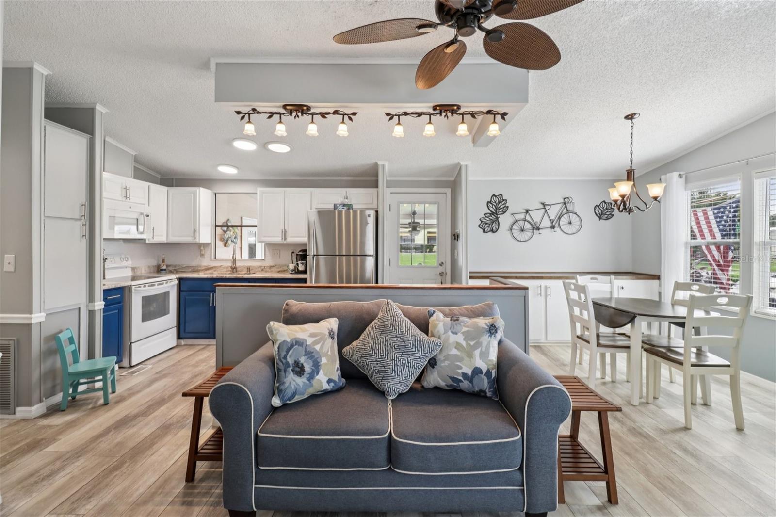 Image 8 of 27 For 1001 Matthew Avenue