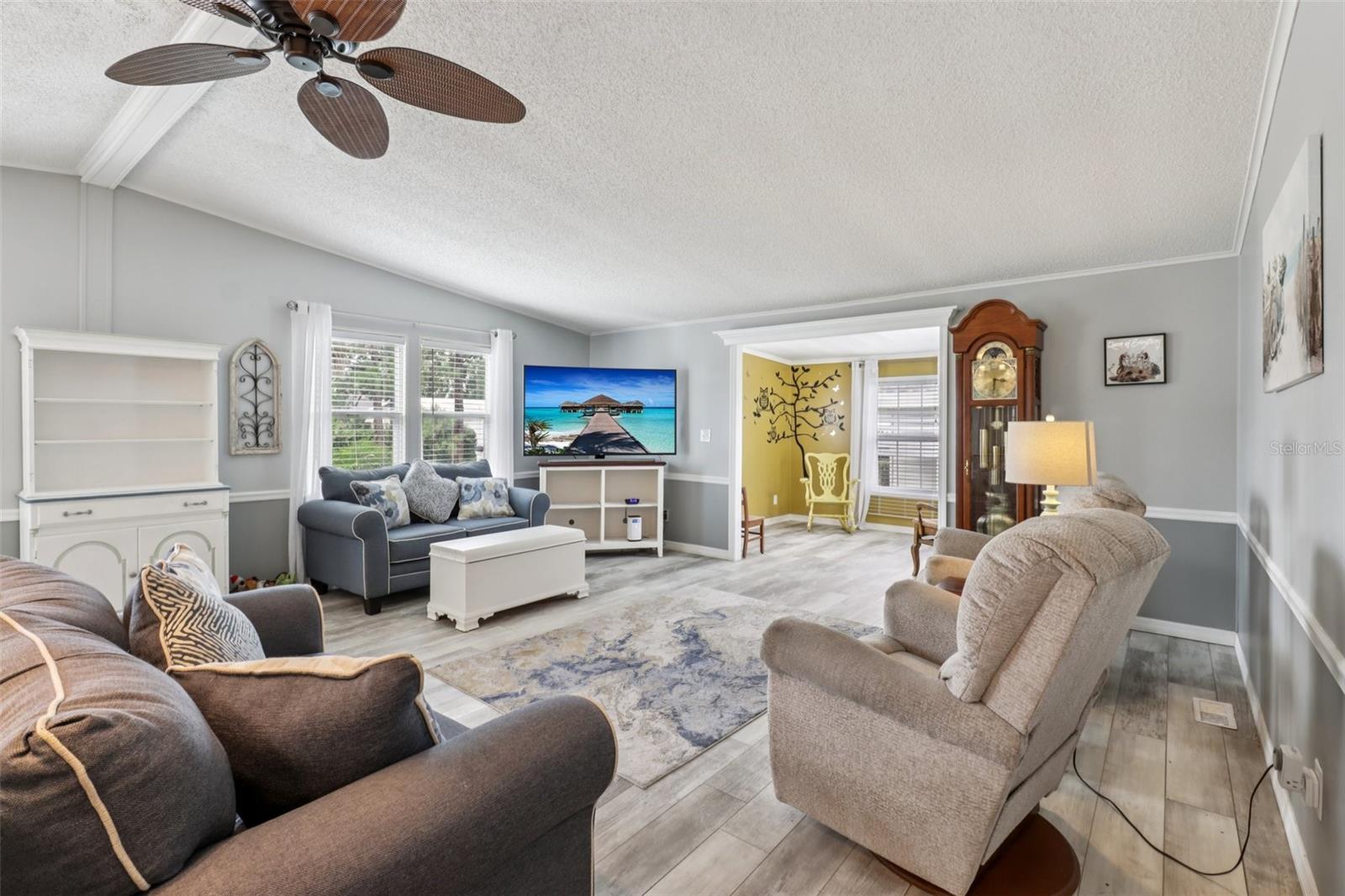 Image 9 of 27 For 1001 Matthew Avenue