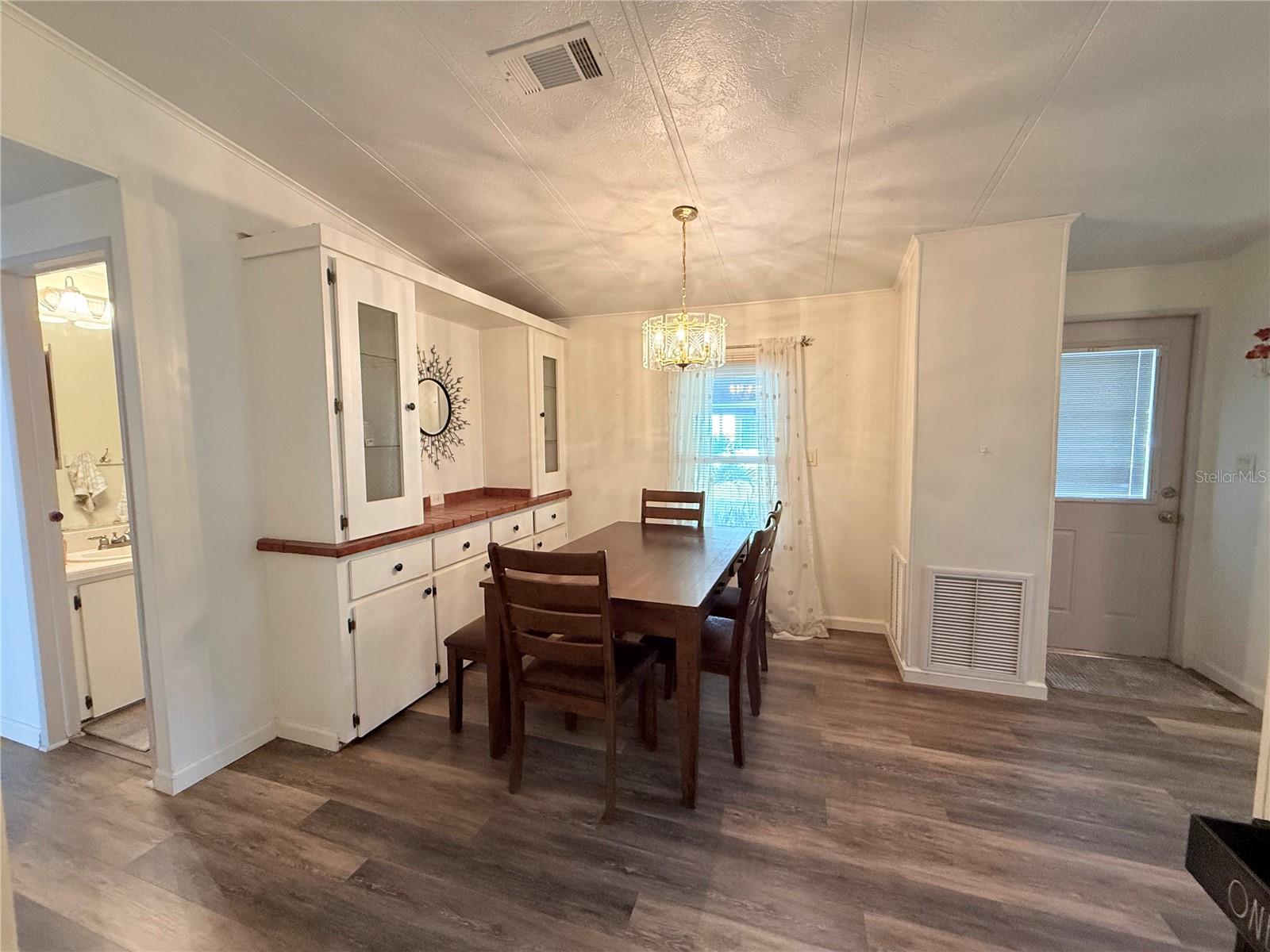 Image 11 of 32 For 40 Magnolia Lane