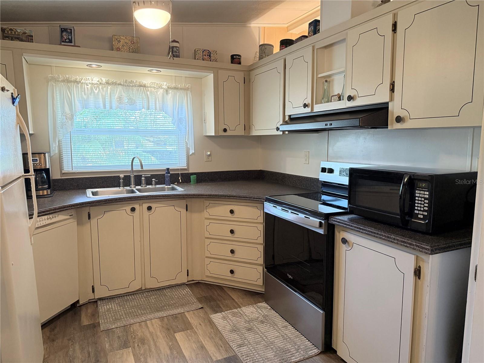 Image 12 of 32 For 40 Magnolia Lane