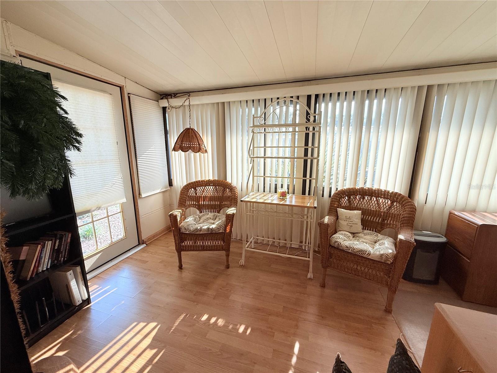 Image 16 of 32 For 40 Magnolia Lane