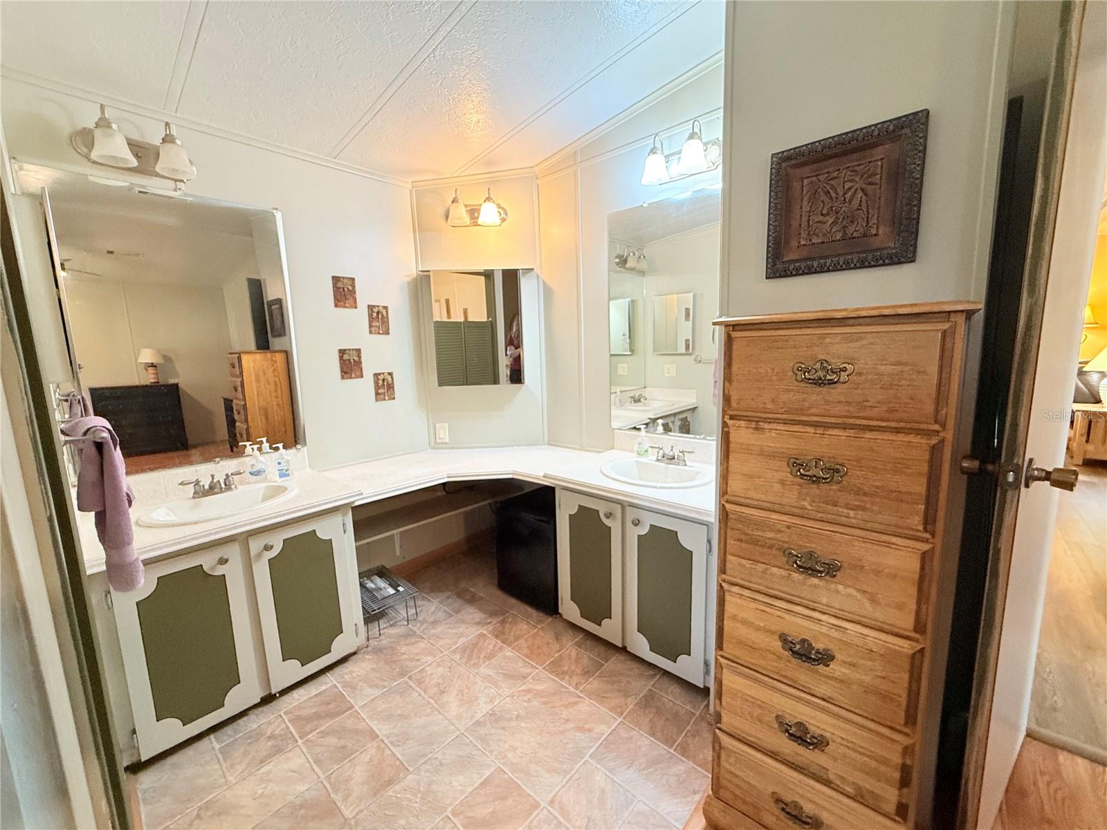 Image 24 of 32 For 40 Magnolia Lane