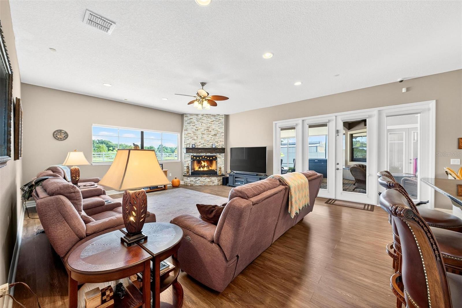 Image 43 of 100 For 19850 Sugarloaf Mountain Road