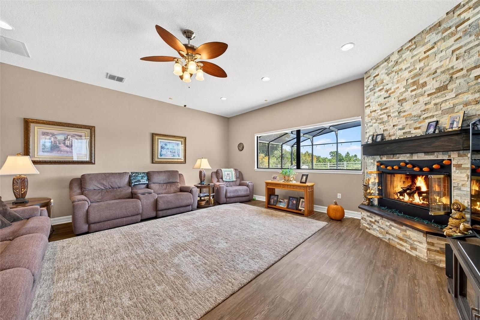 Image 50 of 100 For 19850 Sugarloaf Mountain Road