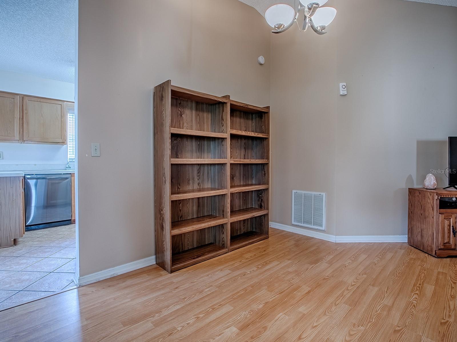 Image 7 of 40 For 432 Ranchwood Drive