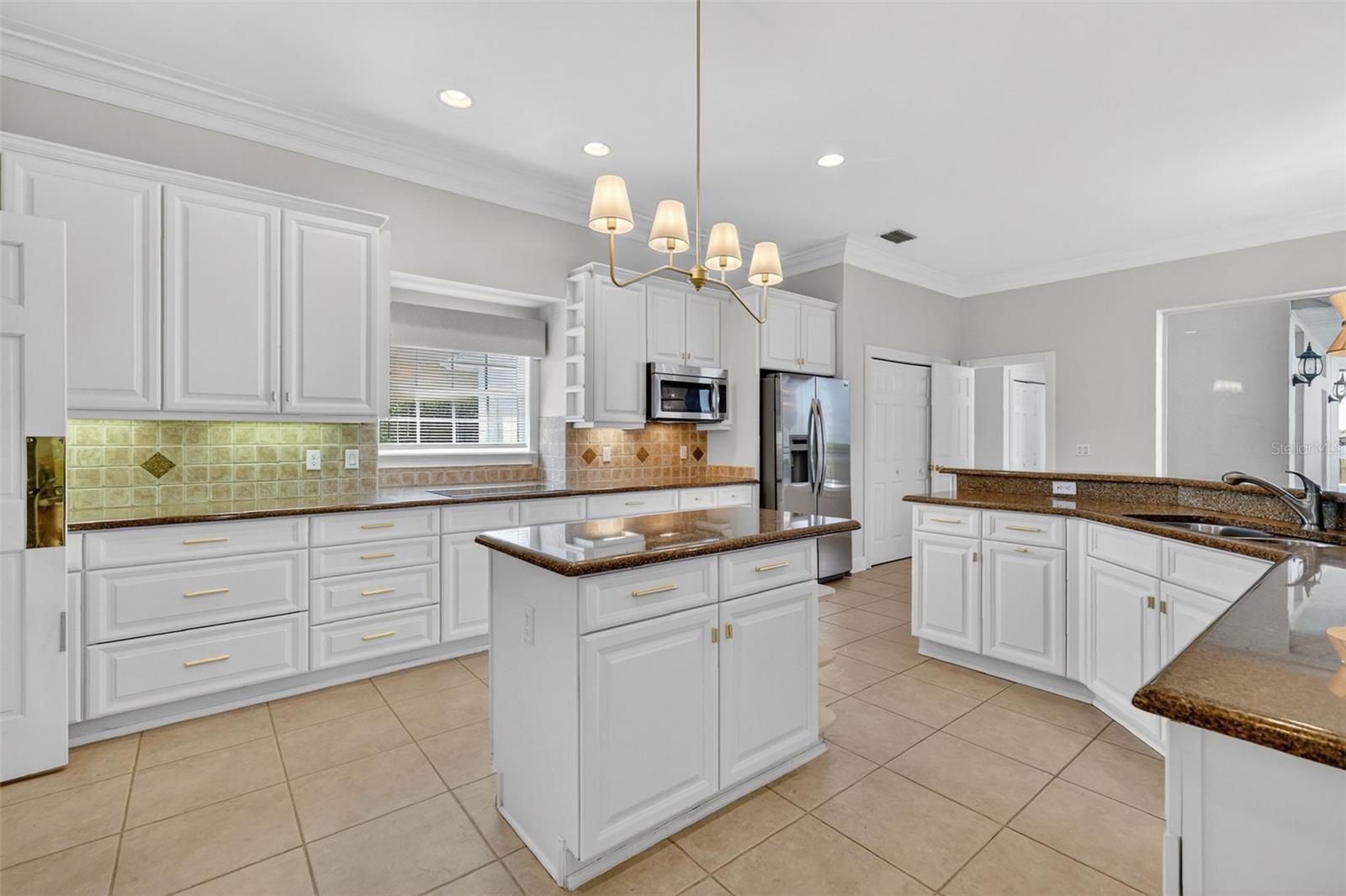 Image 17 of 70 For 1741 Edgewater Drive