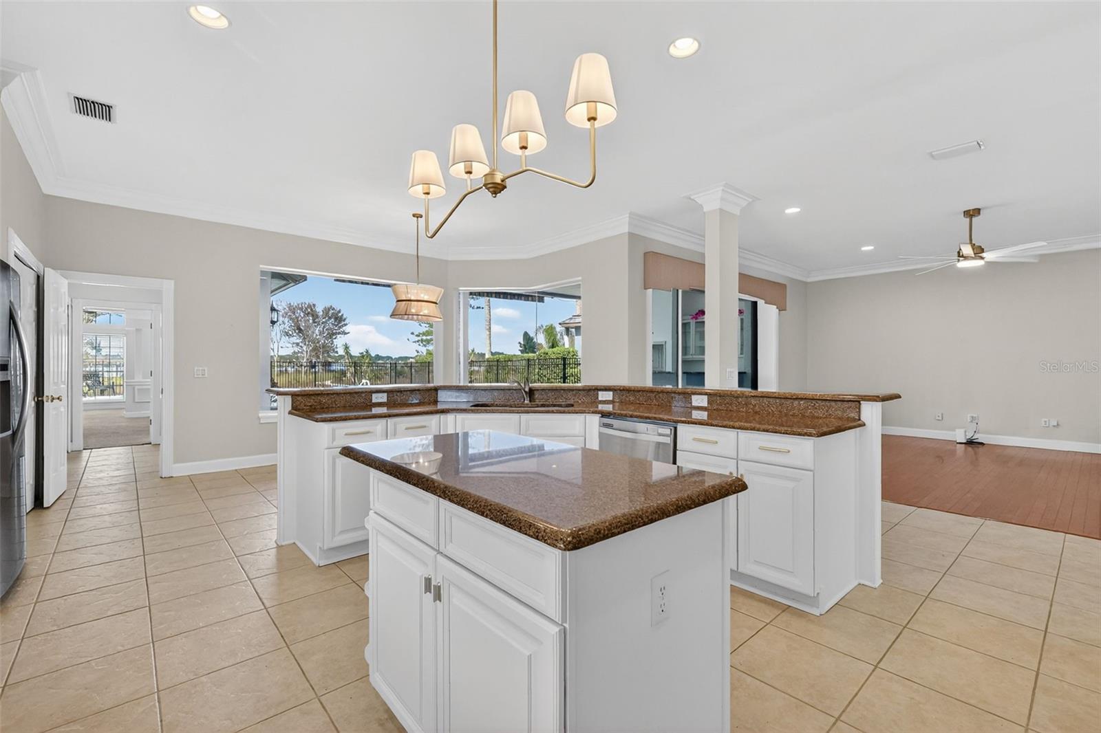 Image 19 of 70 For 1741 Edgewater Drive