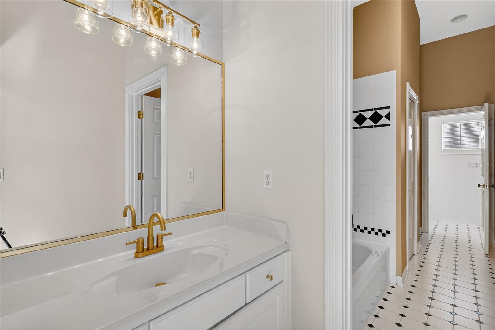 Image 34 of 70 For 1741 Edgewater Drive