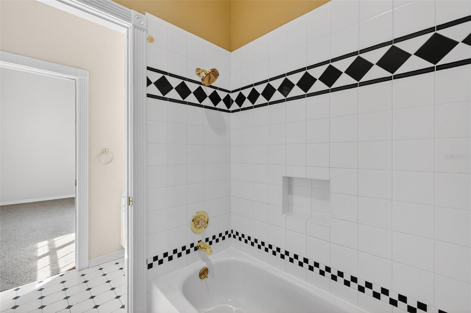 Image 35 of 70 For 1741 Edgewater Drive