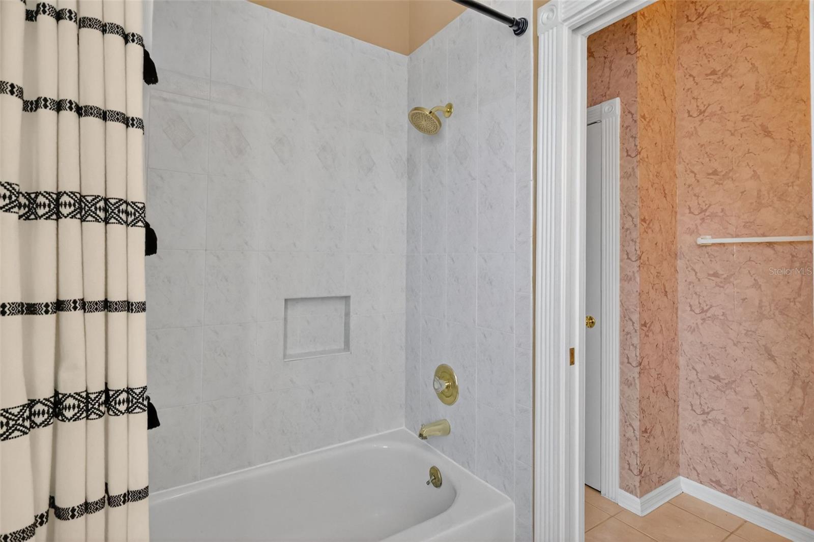 Image 40 of 70 For 1741 Edgewater Drive