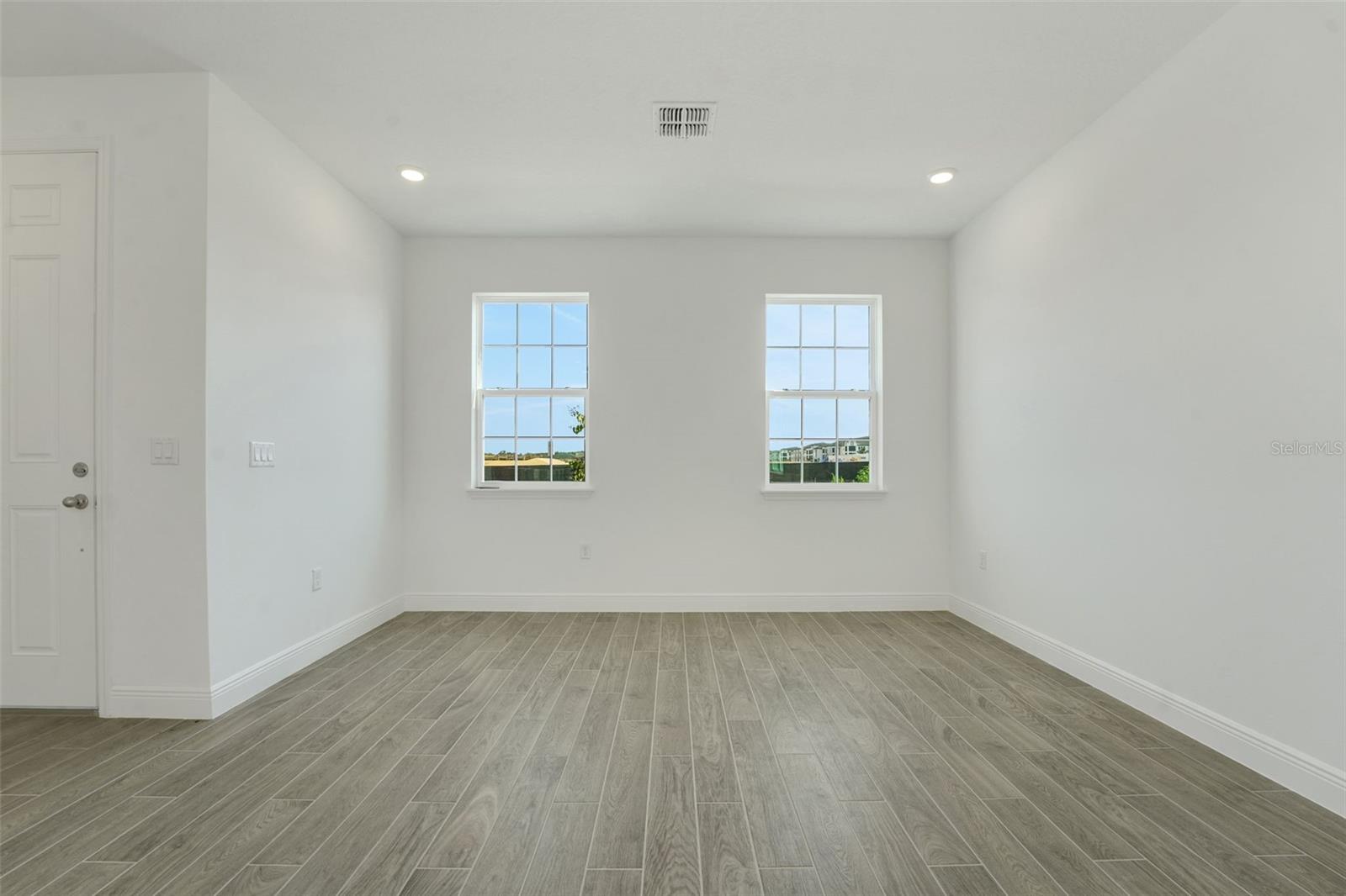 Image 11 of 49 For 5025 Flameleaf Street