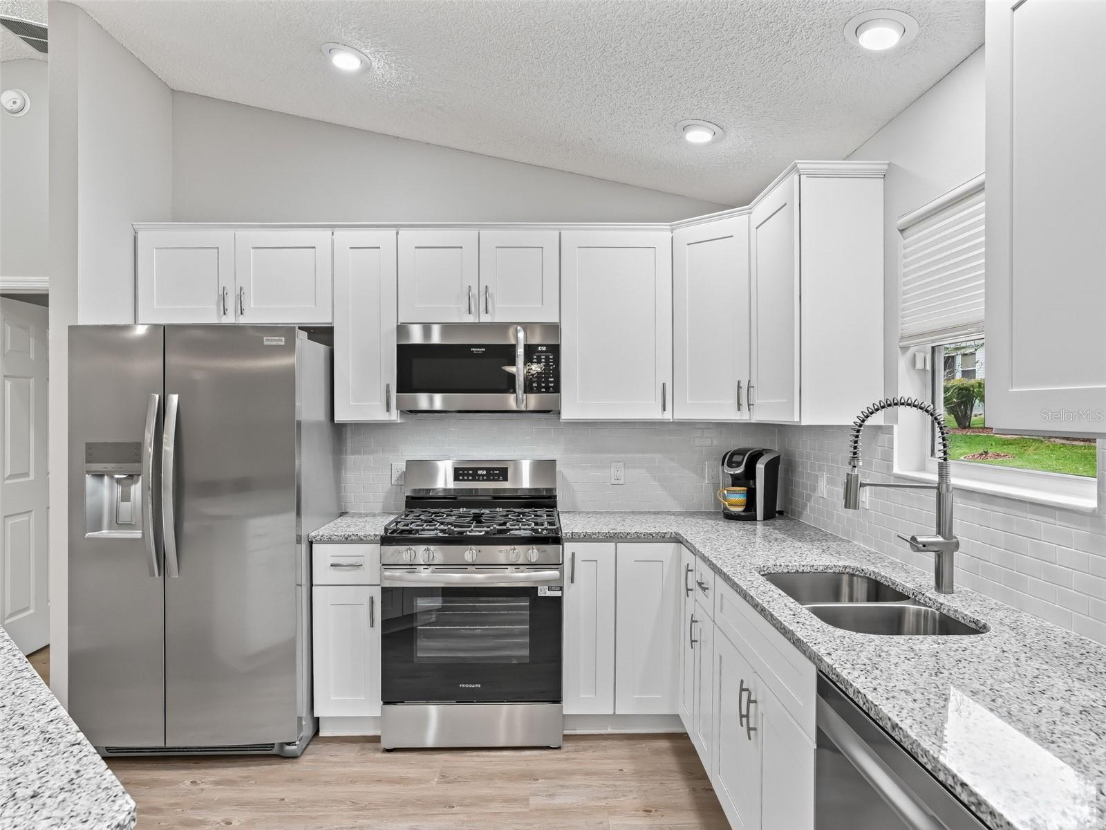 Image 11 of 35 For 9653 171st Argyll Street