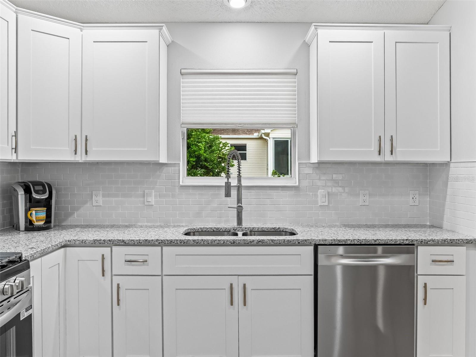 Image 13 of 35 For 9653 171st Argyll Street