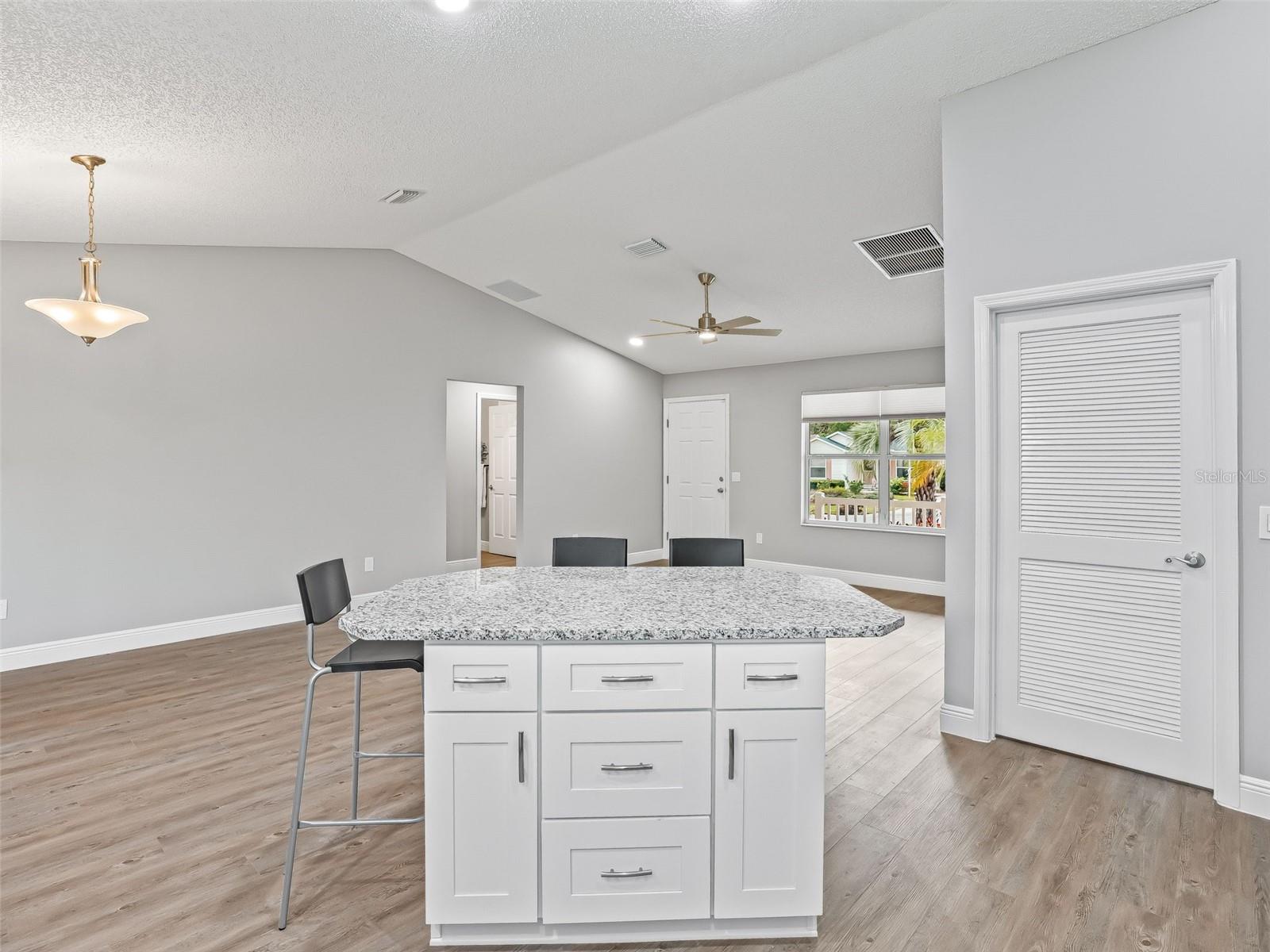 Image 14 of 35 For 9653 171st Argyll Street