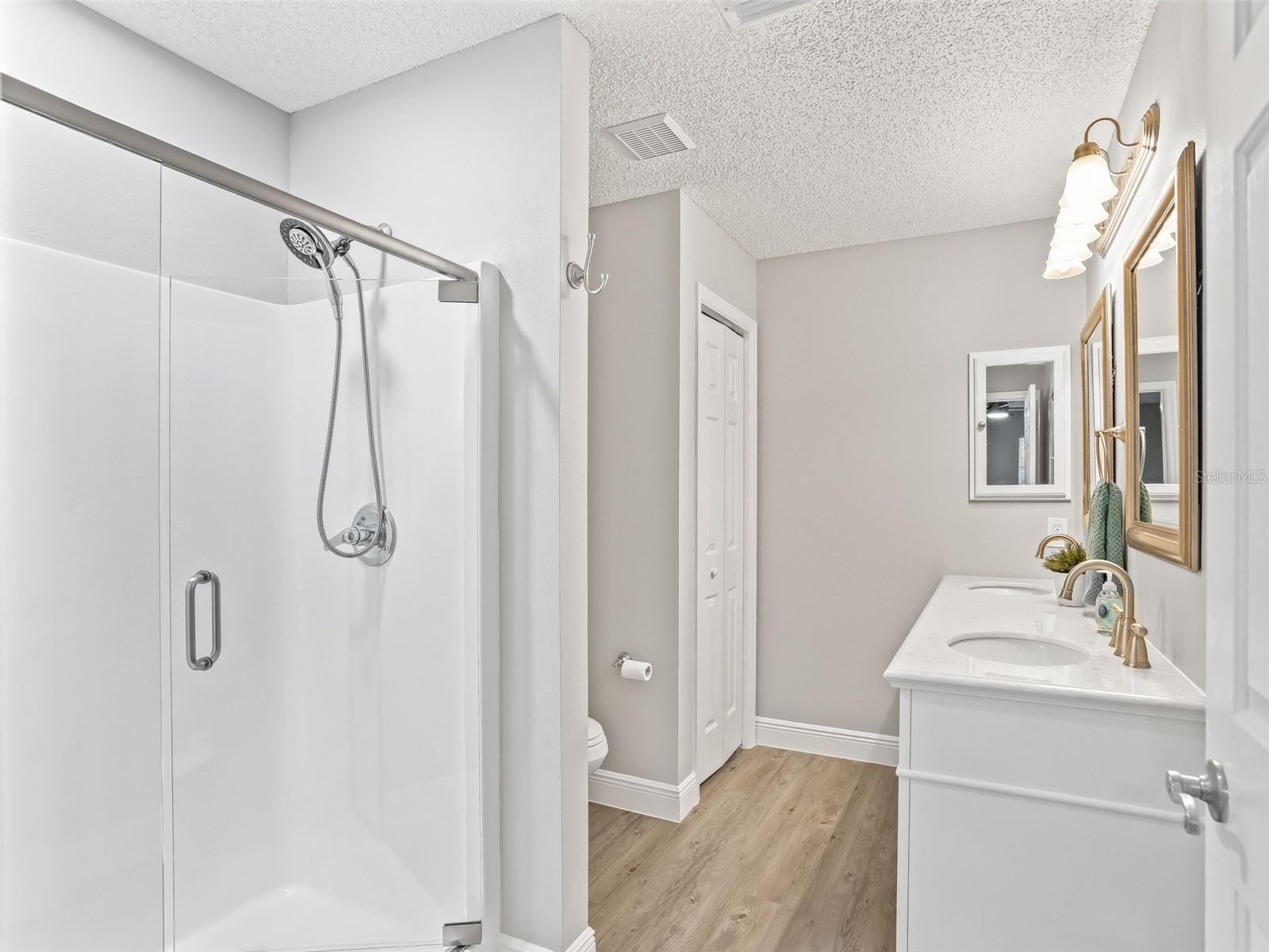 Image 19 of 35 For 9653 171st Argyll Street