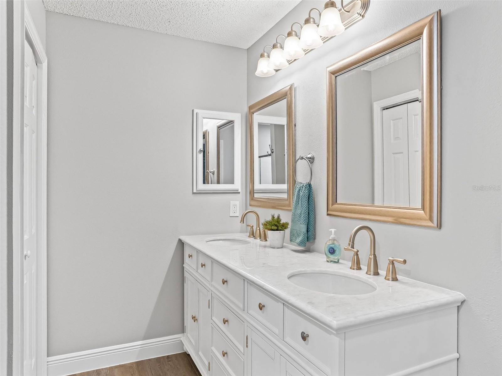 Image 21 of 35 For 9653 171st Argyll Street