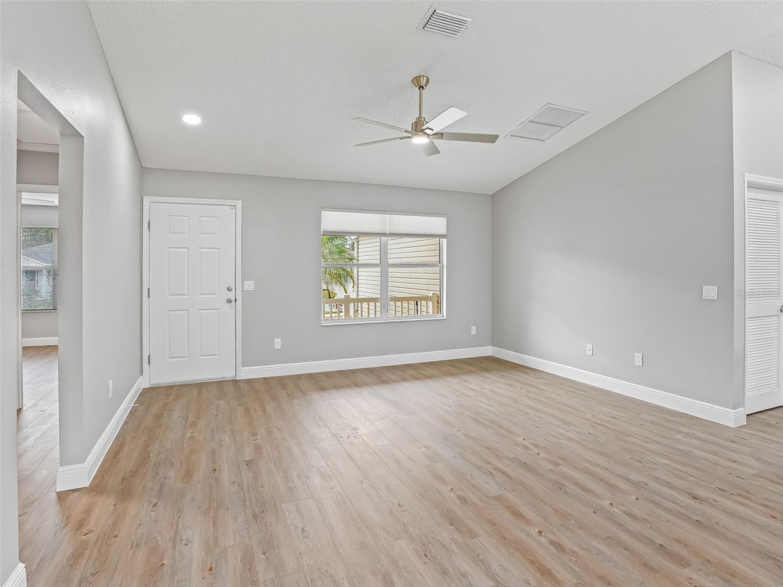 Image 7 of 35 For 9653 171st Argyll Street