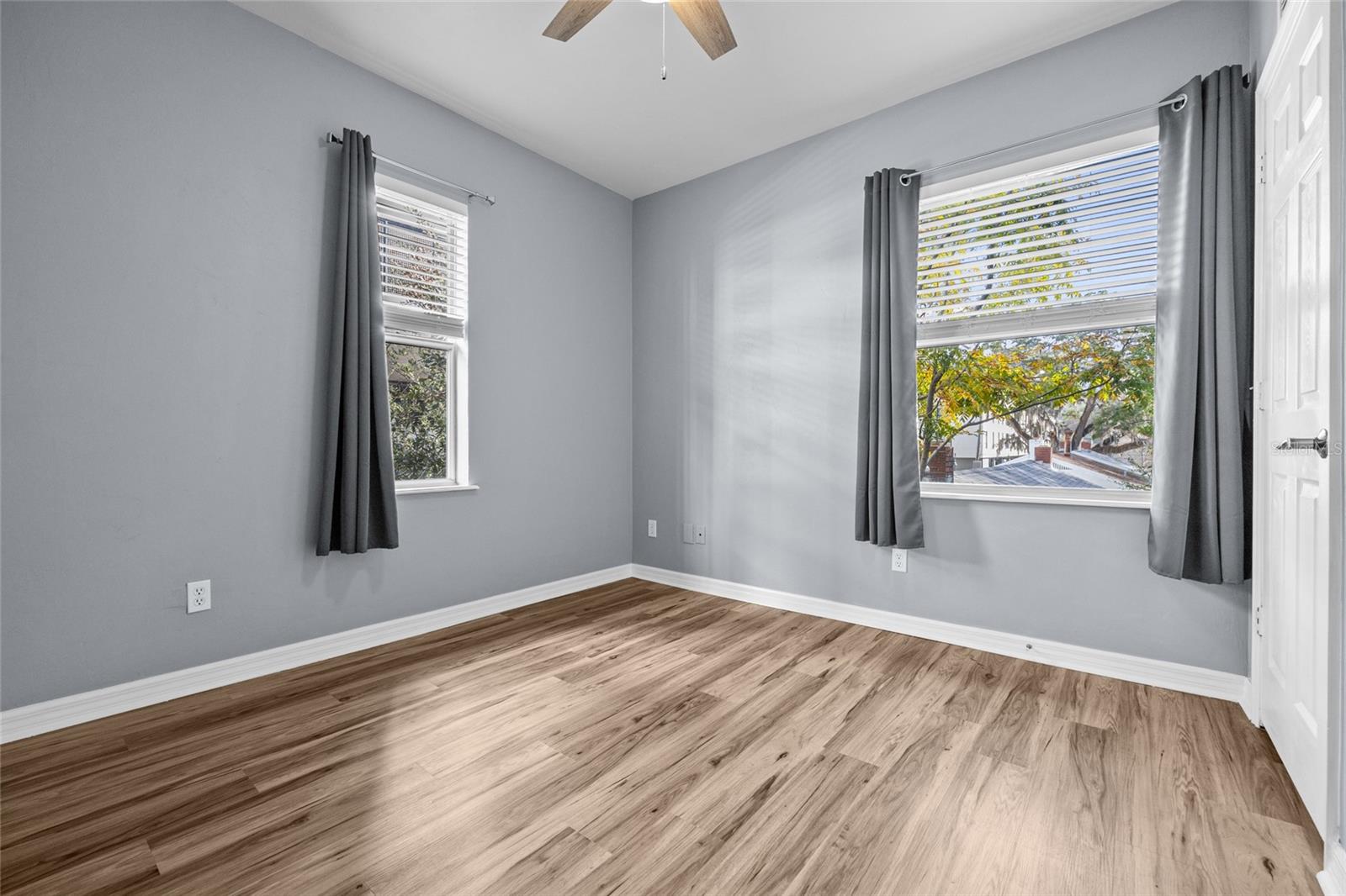 Image 16 of 28 For 1220 1st Avenue 305