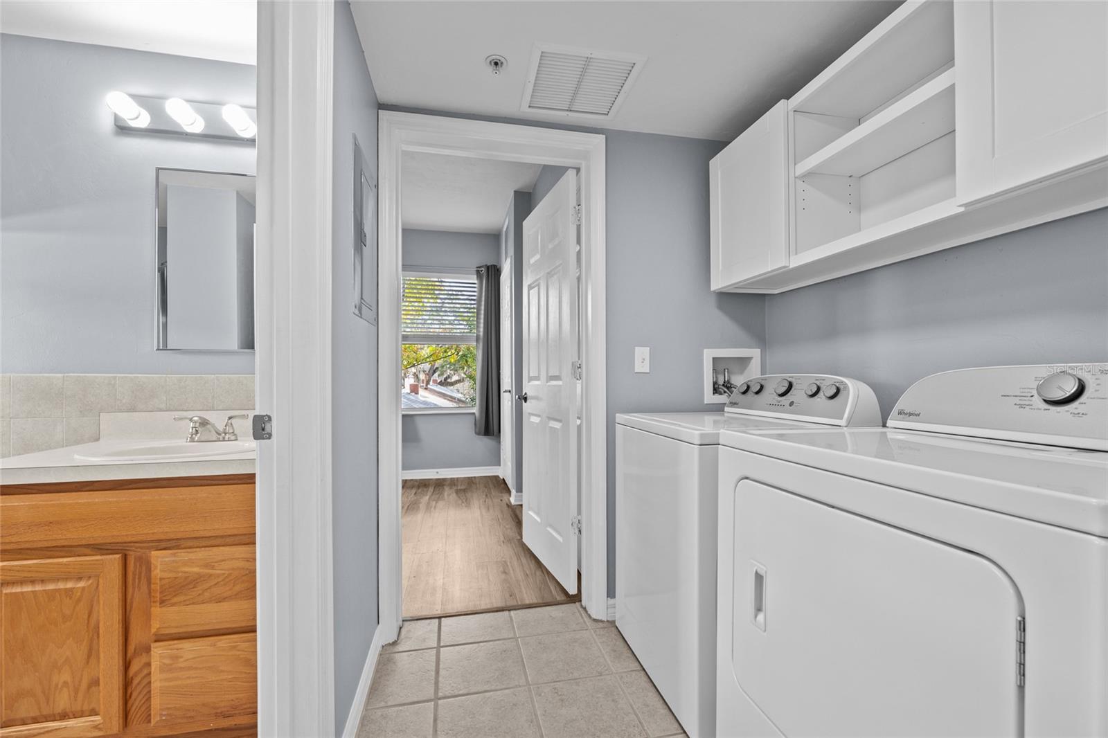 Image 19 of 28 For 1220 1st Avenue 305