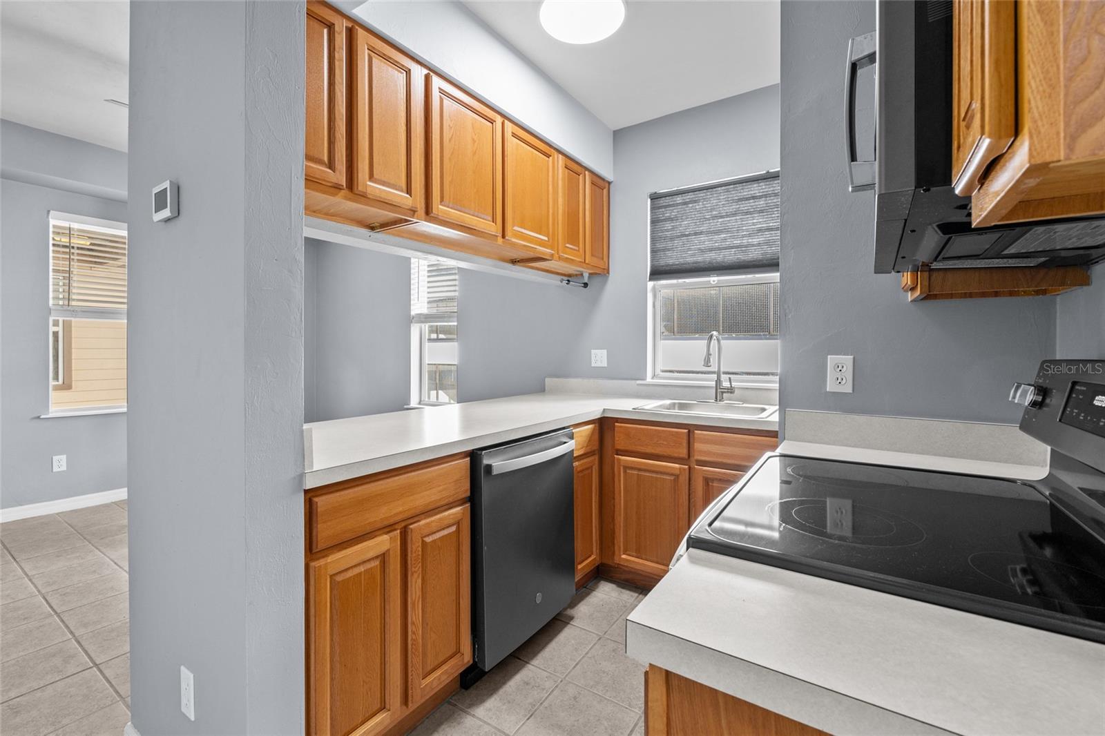 Image 21 of 28 For 1220 1st Avenue 305