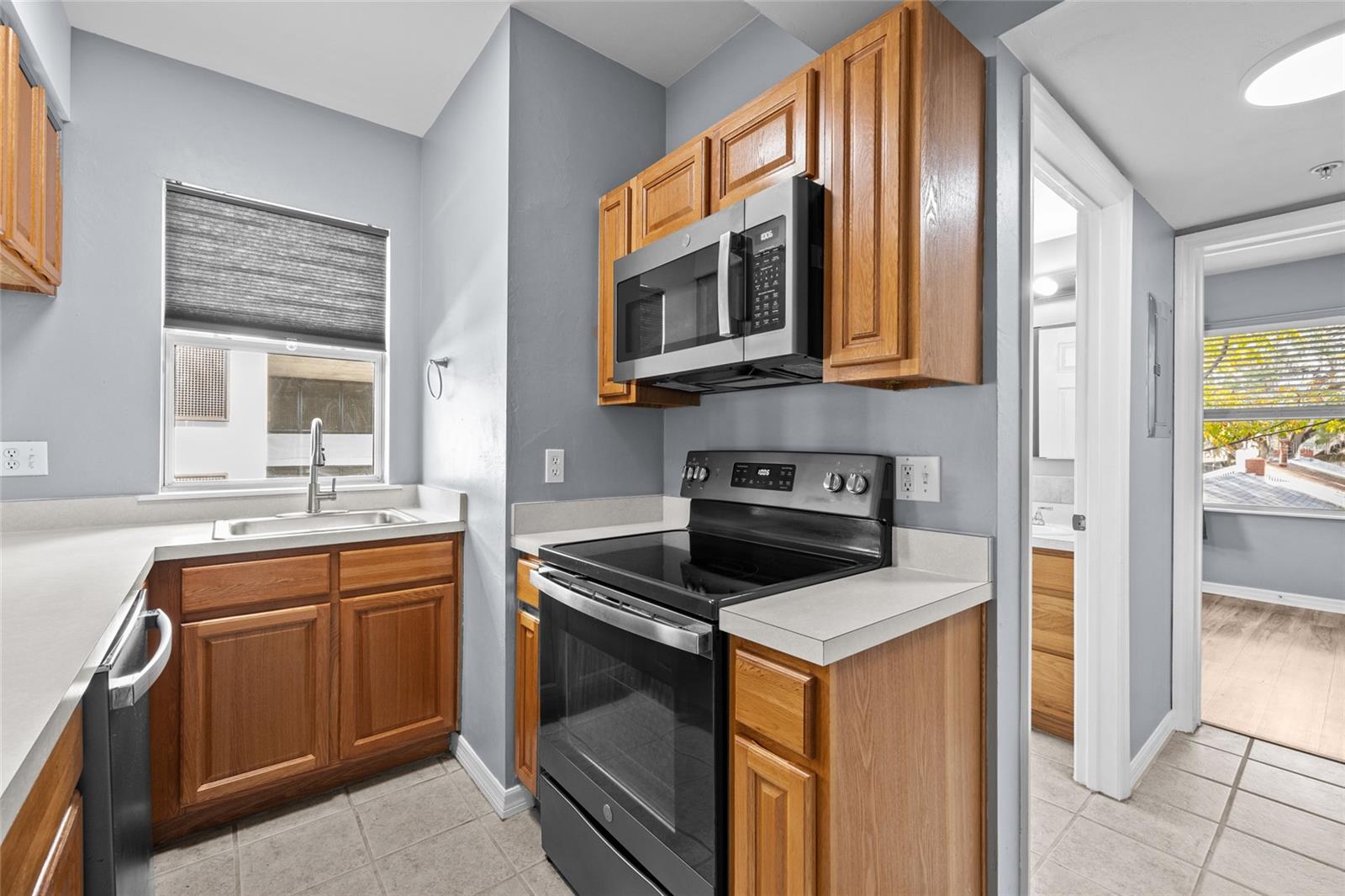 Image 22 of 28 For 1220 1st Avenue 305