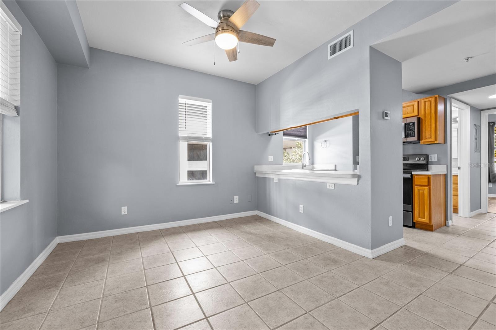 Image 26 of 28 For 1220 1st Avenue 305