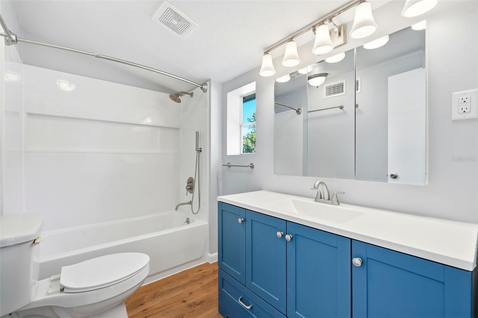 Image 14 of 46 For 19402 5th Street