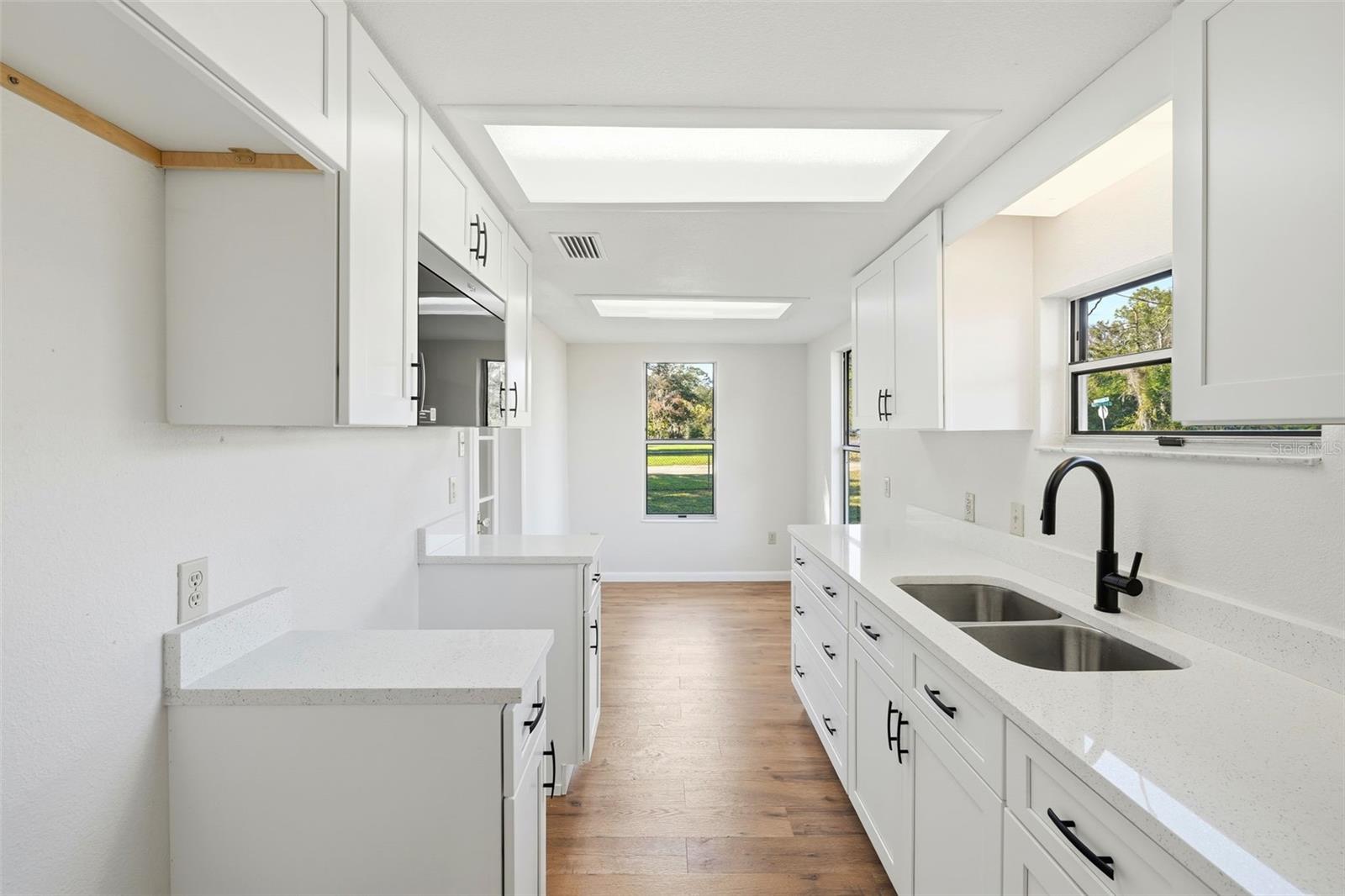 Image 19 of 46 For 19402 5th Street