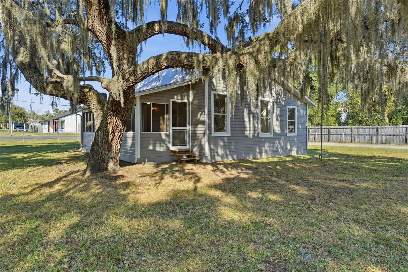 Image 6 of 46 For 19402 5th Street