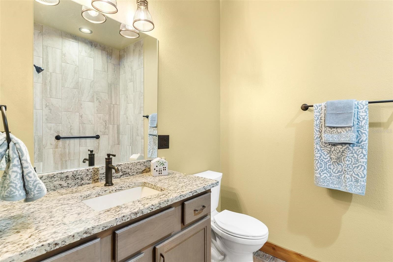 Image 21 of 30 For 37590 Rolling Acres Road