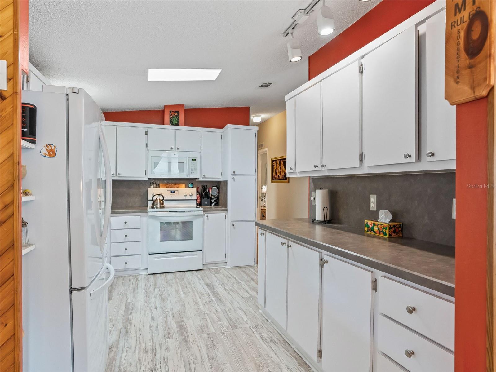 Image 13 of 31 For 928 Oleander Street