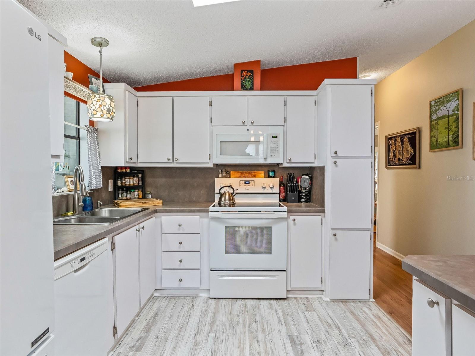 Image 14 of 31 For 928 Oleander Street