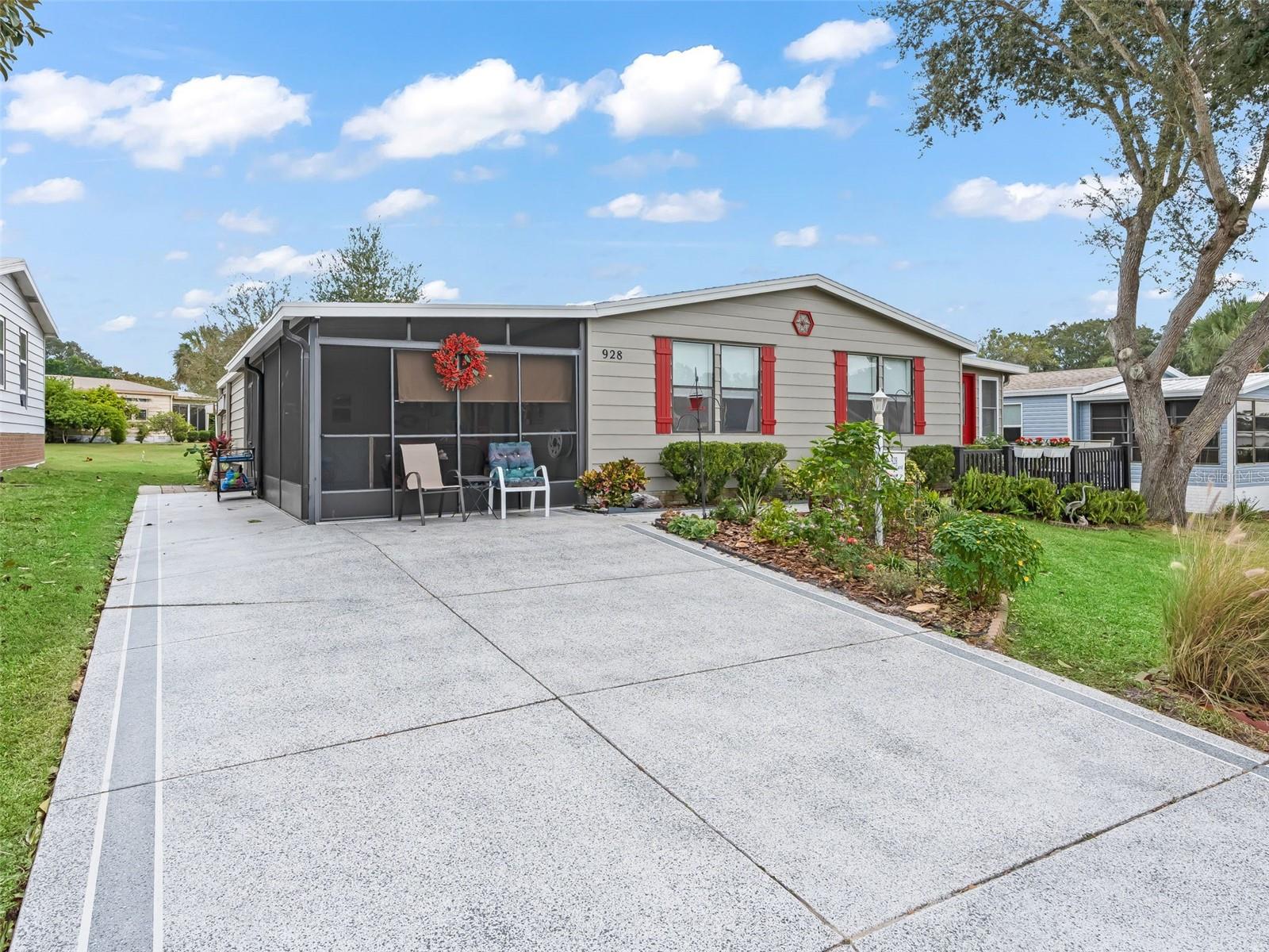 Image 2 of 31 For 928 Oleander Street